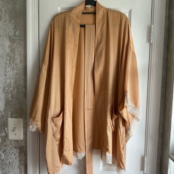 Spell Wild Love Silk Luxe Pastel Peach Robe - Picture 6 of 9